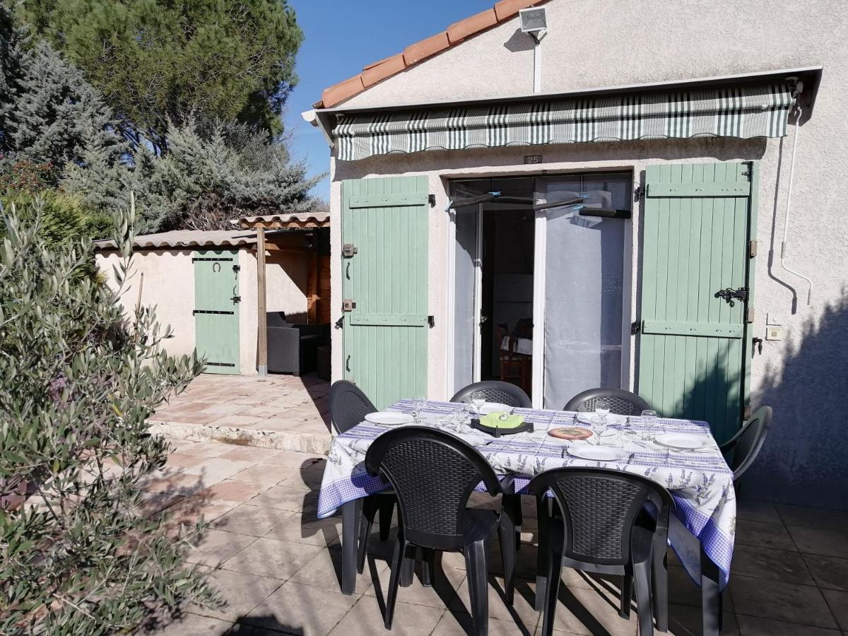 Sous Le Soleil De Provence Petite Maison Au Calme Et Tres Bien Equipee De 40M2 Avec Wifi -Jardin Prive-La Piscine Est Commune A La Residence Et Ouverte Du 1Er Mai Au 30 Septembre De 09H A 21H,En Juillet Et Aout Reservation Uniquement Du Samedi Au Sam Forcalqueiret Exterior photo