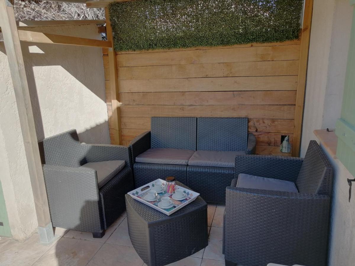 Sous Le Soleil De Provence Petite Maison Au Calme Et Tres Bien Equipee De 40M2 Avec Wifi -Jardin Prive-La Piscine Est Commune A La Residence Et Ouverte Du 1Er Mai Au 30 Septembre De 09H A 21H,En Juillet Et Aout Reservation Uniquement Du Samedi Au Sam Forcalqueiret Exterior photo